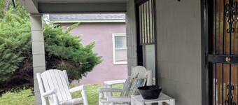 Cozy 2 BDR Home Near Colorado State fairgrounds.