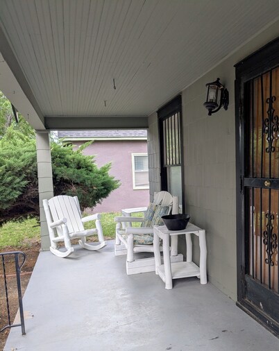 Cozy 2 BDR Home Near Colorado State fairgrounds.