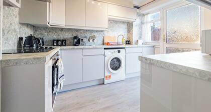 Braybrooke Bliss - 3 Bedroom House in Basildon