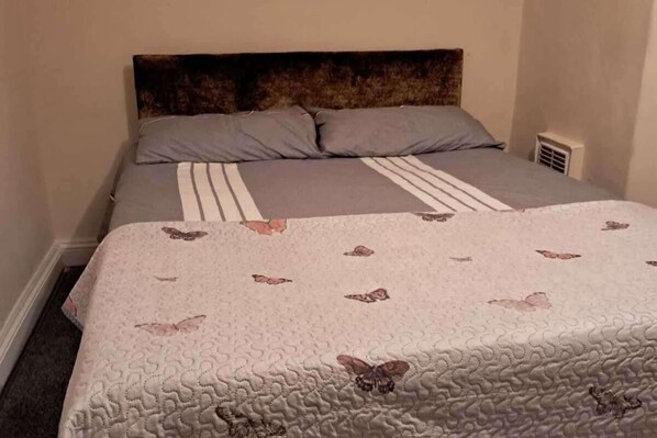 1 chambre, fer et planche à repasser, Wi-Fi, literie fournie