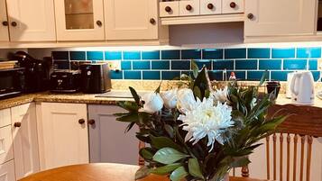 Fridge, microwave, stovetop, toaster