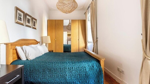 2 habitaciones, tabla de planchar con plancha, wifi y ropa de cama 