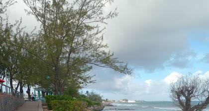 2-bedroom condo in welcoming Bridgetown with WiFi, AC-Apt 3B