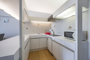 Apartment | Private kitchen - Charming Apartment With sea View and Parking Space (Middelkerke)
