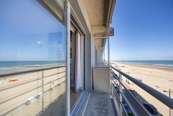 Apartment | Balcony - Charming Apartment With sea View and Parking Space (Middelkerke)