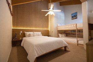 1 Schlafzimmer, Zimmersafe, Schreibtisch, Bügeleisen/Bügelbrett