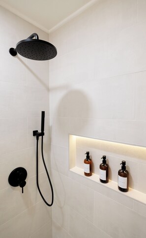 Shower, jetted tub, hair dryer, towels