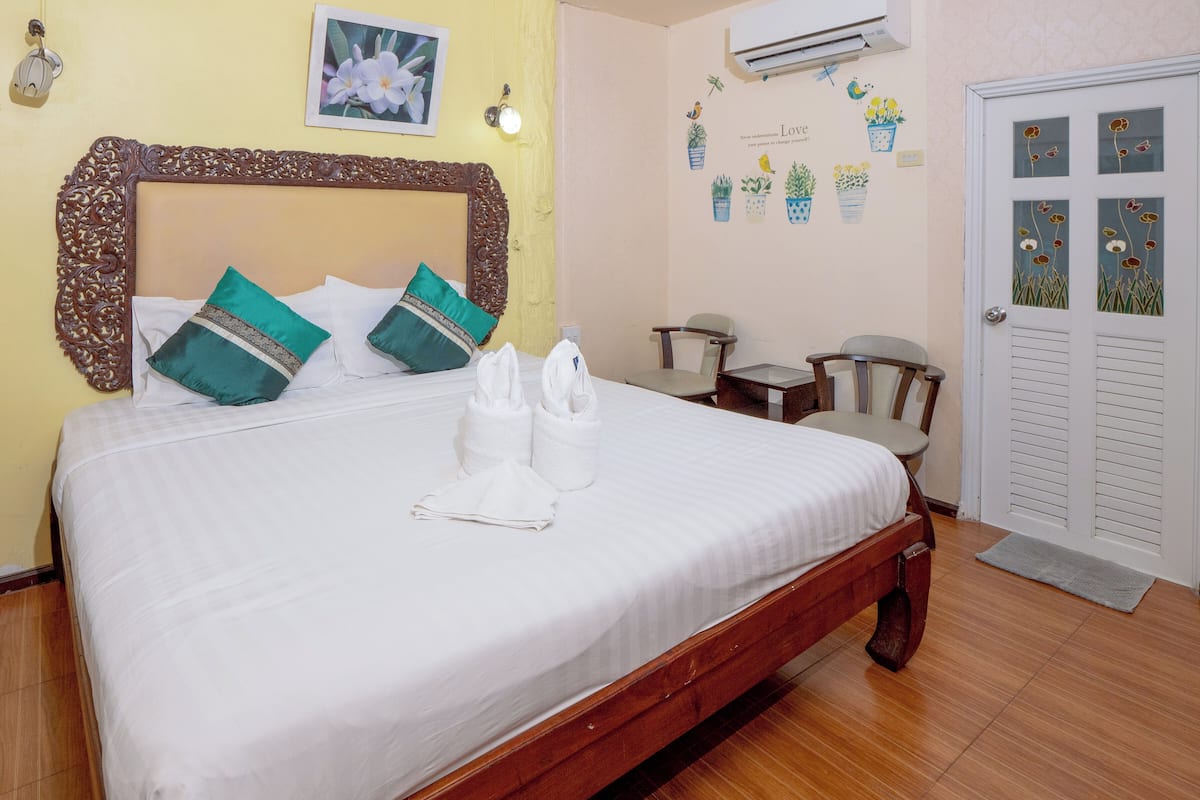 Habitación doble estándar | Cortinas blackout, wifi gratis y ropa de cama