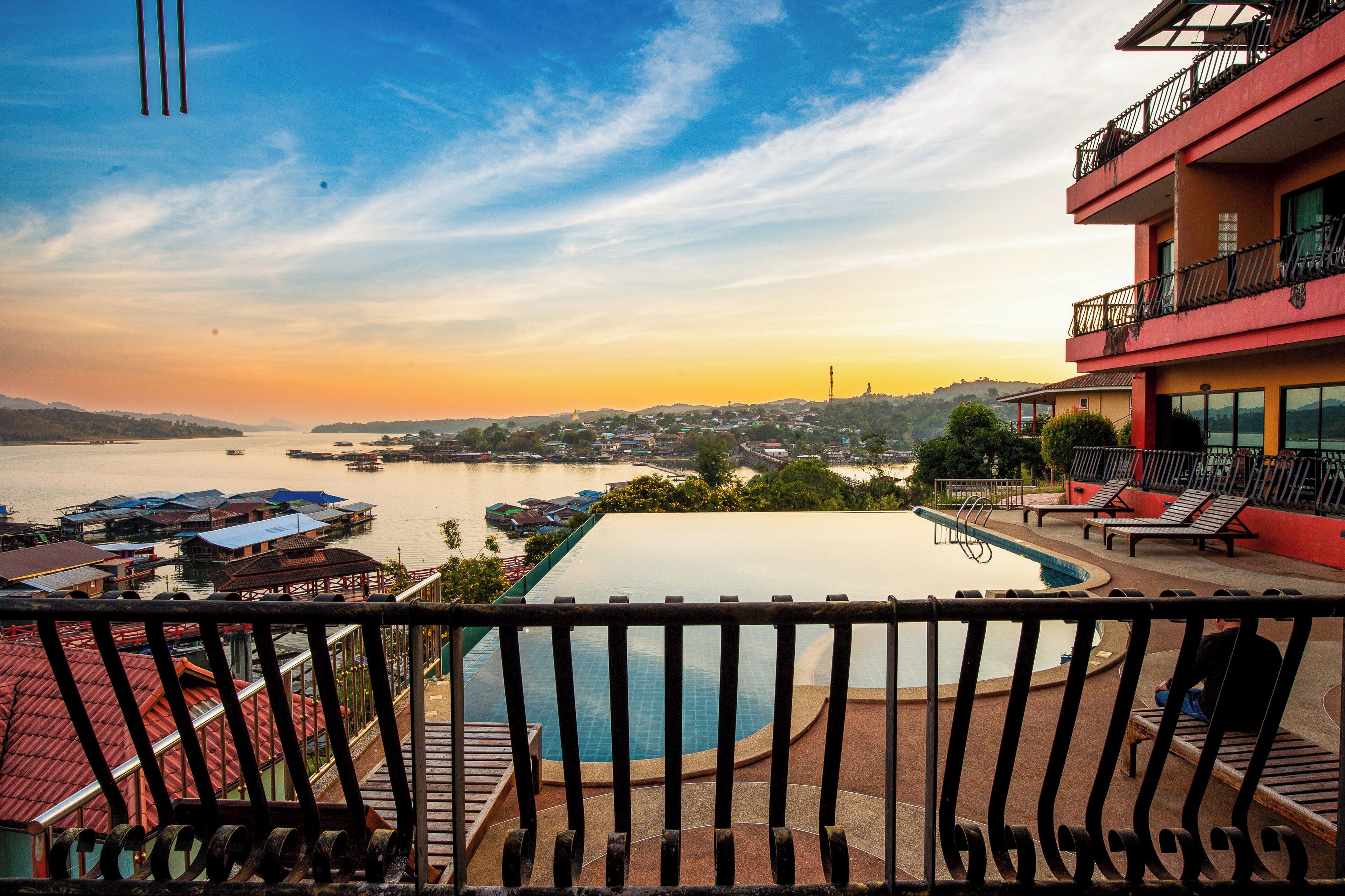 Double Deluxe Room Pool View | วิวระเบียง