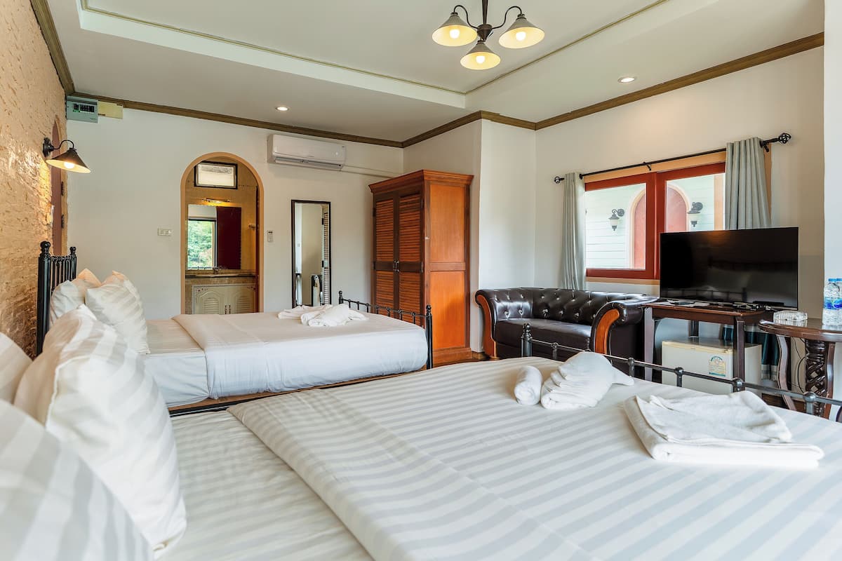 Blackout drapes, WiFi (free), bed sheets