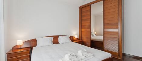 1 bedroom, iron/ironing board, internet, bed sheets