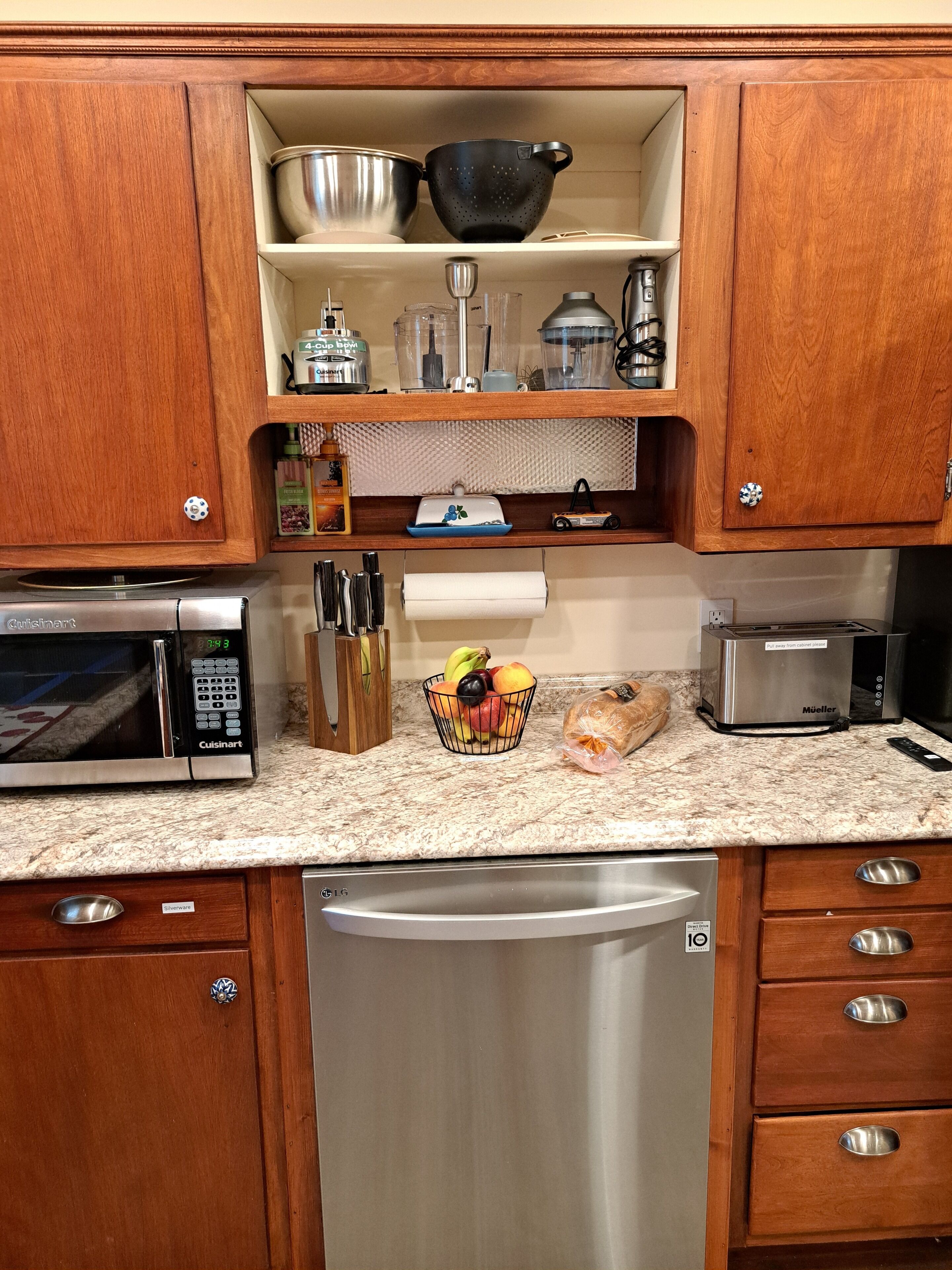 冷蔵庫、電子レンジ、オーブン、コンロ