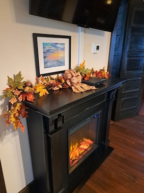 Interior - The Peacock House - Luxury 4 bedroom, 2 bath (Cimarron)