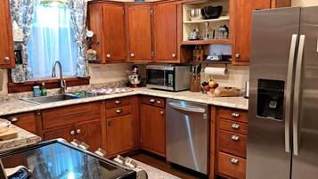 Frigorífic, microones, forn i placa de cuina