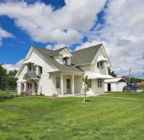 The Peacock House - Luxury 4 bedroom, 2 bath