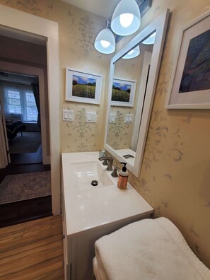 淋浴设施、吹风机、毛巾、肥皂