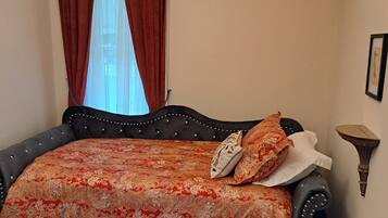 4 dormitoris, escriptori, planxa i posts de planxar i wifi gratuïta