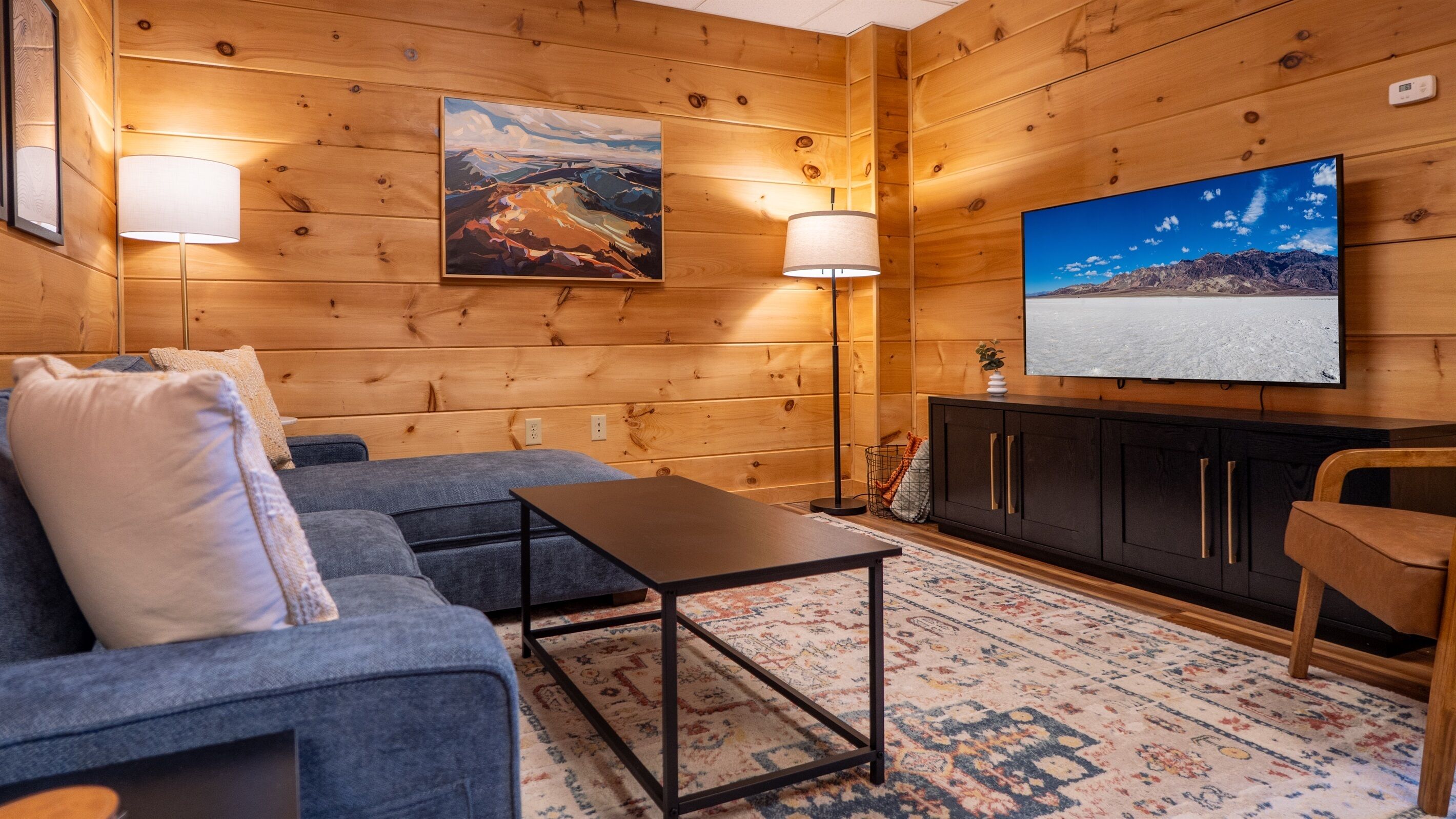 Smart-TV, Tischfußball, Bücher