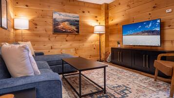 Smart-TV, Tischfußball, Bücher