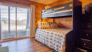 5 bedrooms, desk, iron/ironing board, travel cot