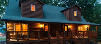 New! Walk to Downtown | Mountain Views | Sleeps 13