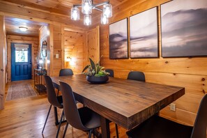 Dining - Cozy Log Cabin TH | Long-Range Mountain Views | Walk to Downtown West Jefferson (West Jefferson)