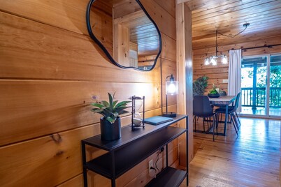 Cozy Log Cabin TH | Long-Range Mountain Views | Walk to Downtown West Jefferson