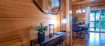 Cozy Log Cabin TH | Long-Range Mountain Views | Walk to Downtown West Jefferson