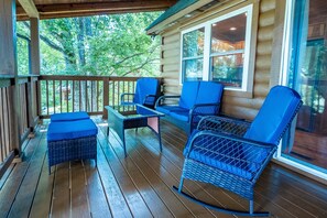 Terrace/patio - Cozy Log Cabin TH | Long-Range Mountain Views | Walk to Downtown West Jefferson (West Jefferson)