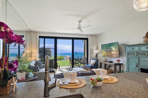 Napili Point B18 Remodeled Oceanfront 1BD Steps to Pool