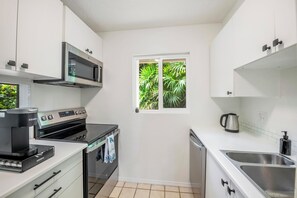 Mikrovågsugn, ugn, spishäll och diskmaskin