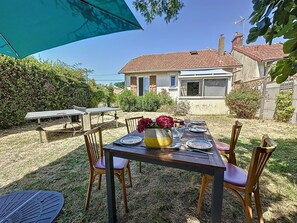 Outdoor dining - L'Escale by Interhome (Tharon Plage)