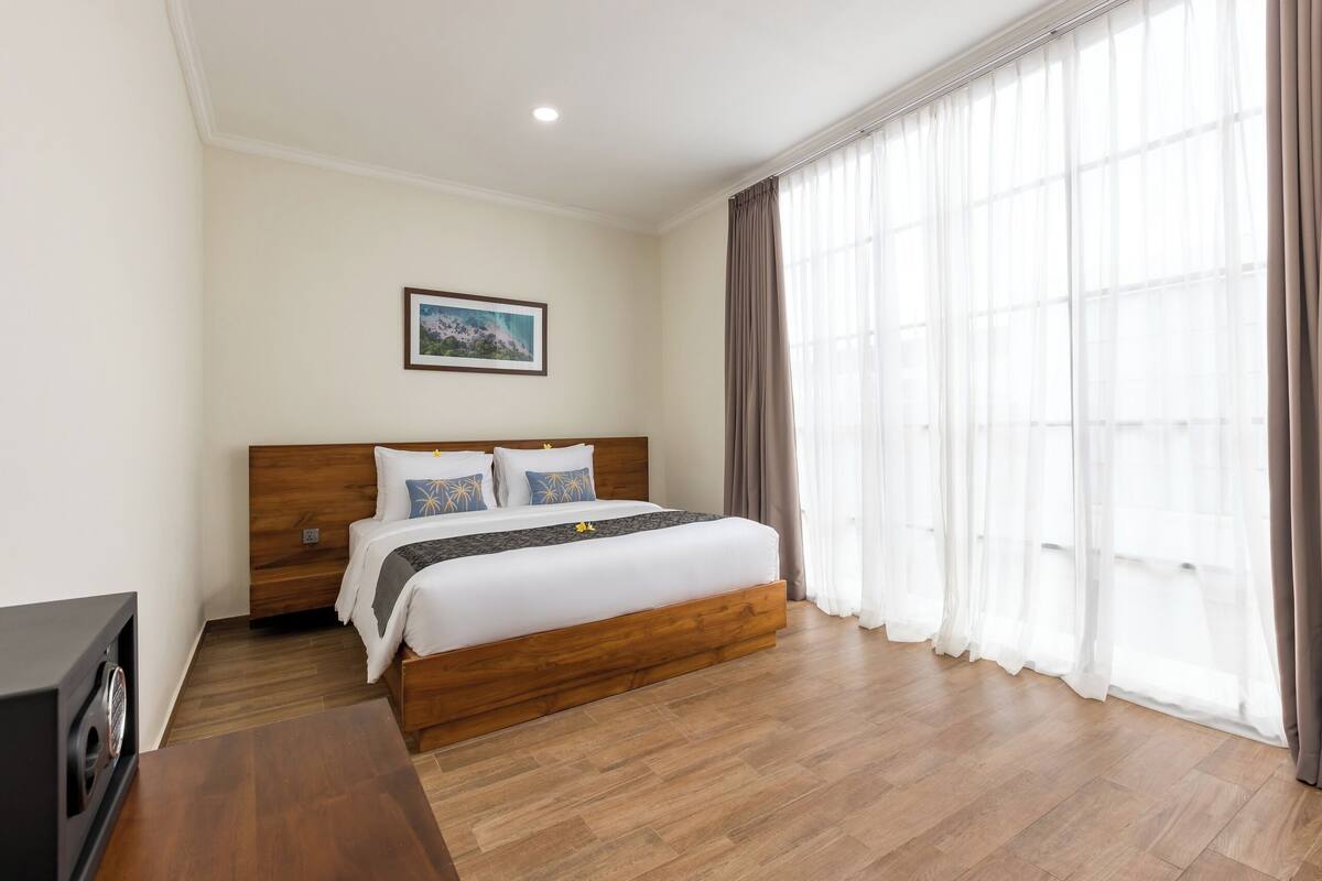 Superior Double Room, Pool View | In-room safe, free WiFi