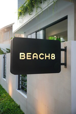 Fassade der Unterkunft – Abend/Nacht