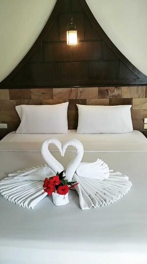 WiFi, bed sheets