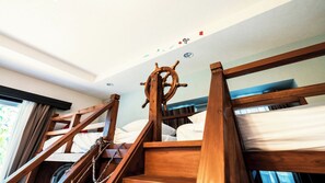 3 bedrooms, desk, iron/ironing board, free WiFi