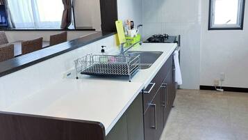 Fridge, microwave, stovetop, cookware/dishes/utensils