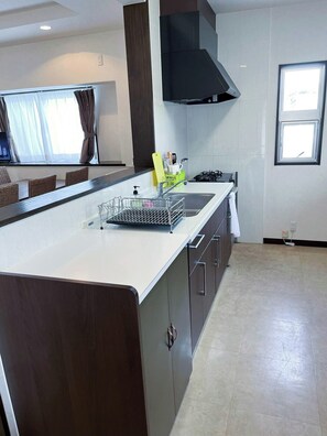 Fridge, microwave, stovetop, cookware/dishes/utensils