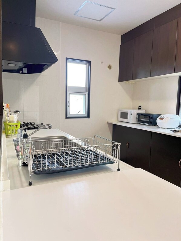 Fridge, microwave, stovetop, cookware/dishes/utensils