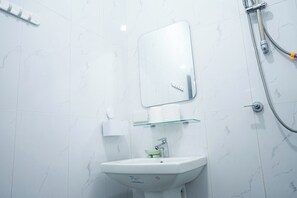 Ducha, bidé, toallas y jabón