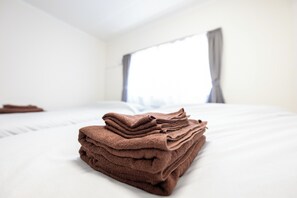 1 bedroom, desk, bed sheets