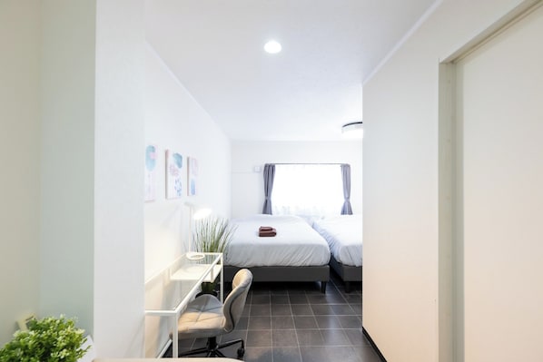 1 bedroom, desk, bed sheets