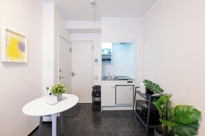 Microwave, stovetop, cookware/dishes/utensils