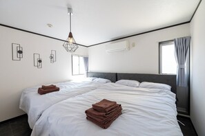2 bedrooms, desk, free WiFi, bed sheets