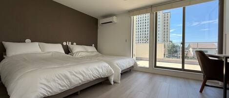 3 bedrooms, desk, iron/ironing board, free WiFi