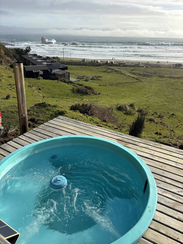 Outdoor spa tub