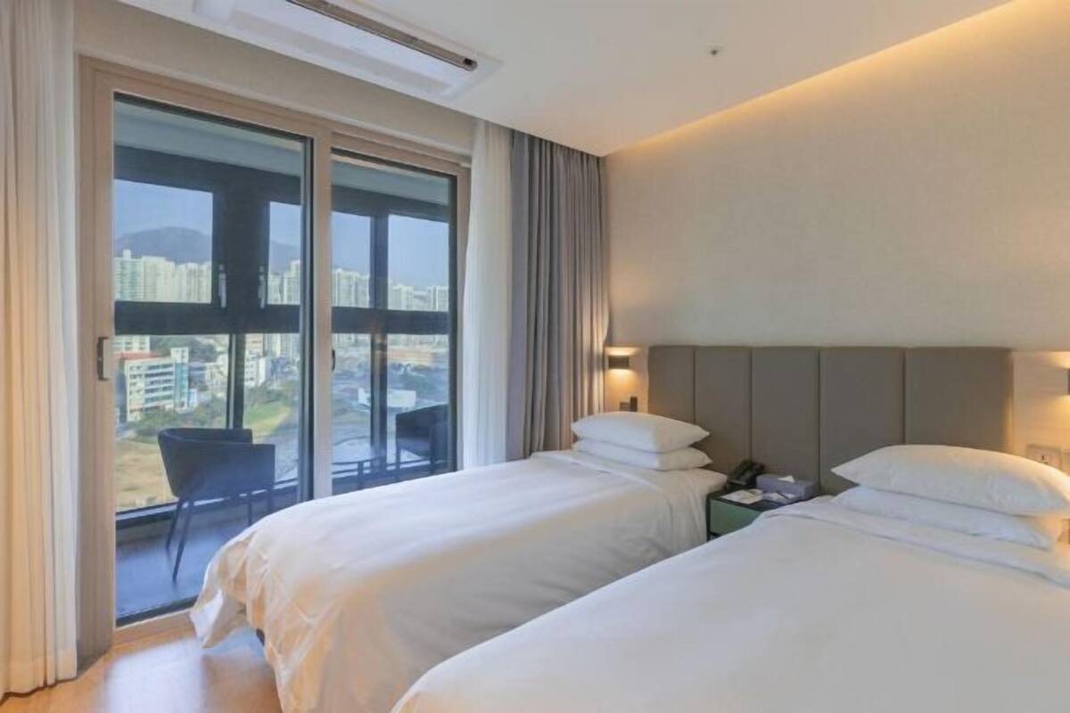 In-room safe, blackout drapes, free WiFi, wheelchair access