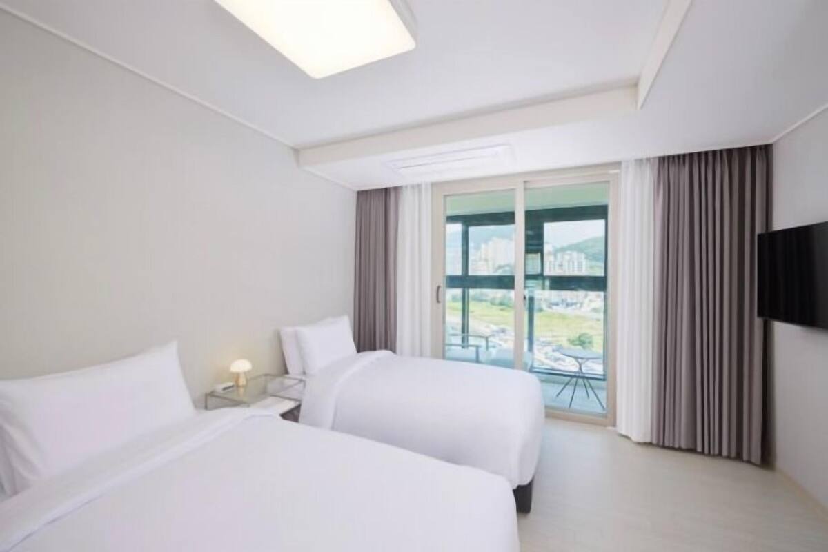 In-room safe, blackout curtains, free WiFi, wheelchair access