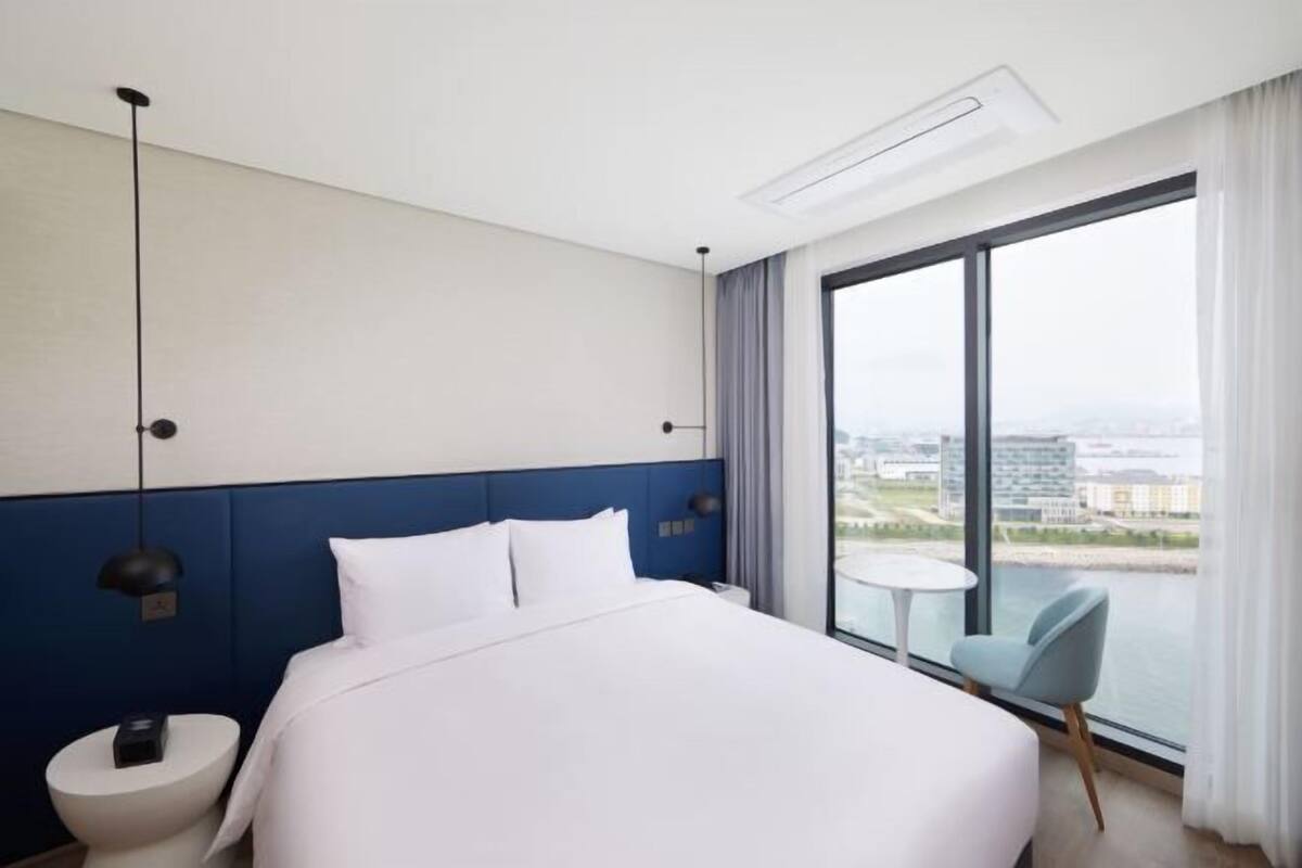 In-room safe, blackout drapes, free WiFi, wheelchair access