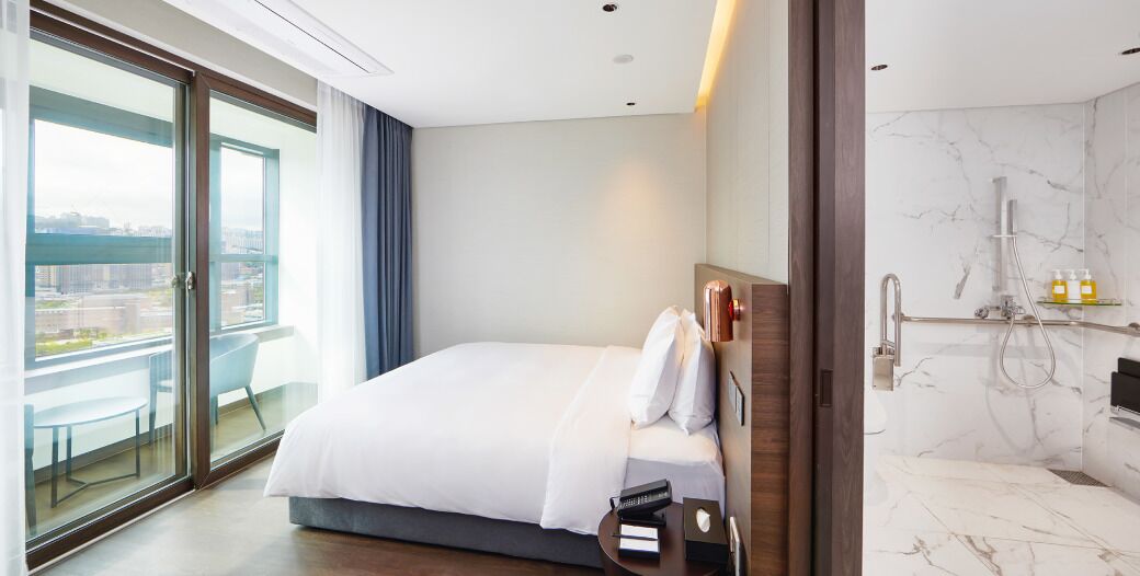 Dobbeltværelse - 1 queensize-seng - balkon - byudsigt | Pengeskab på værelset, mørklægningsgardiner, gratis Wi-Fi